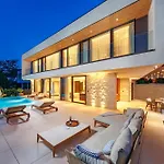 Luxury Ella