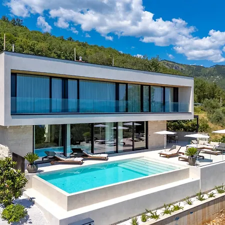 Luxury Ella